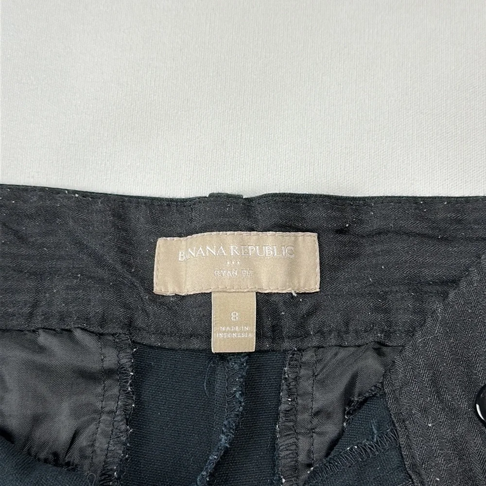 Banana Republic black ryan fit shorts with side pockets. Size 8